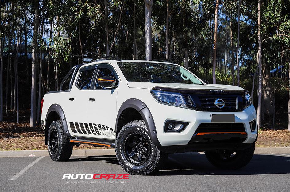 NISSAN NAVARA KICKER MATTE BLACK