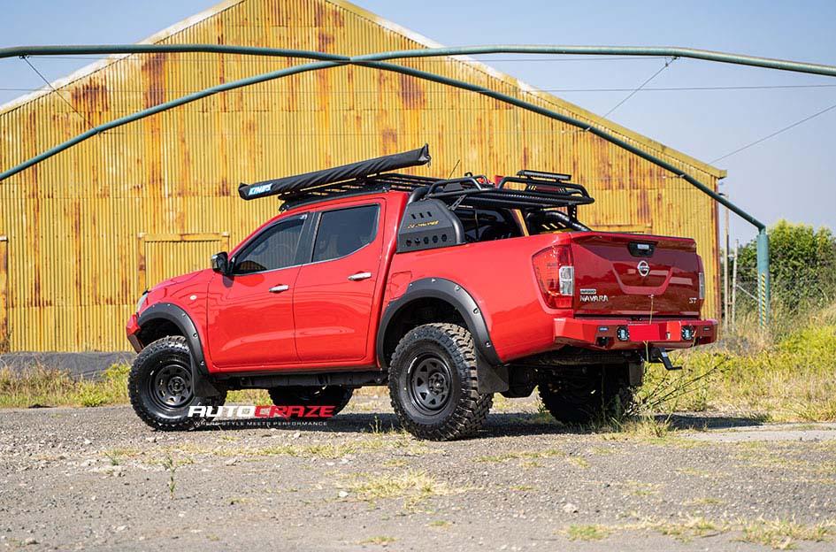 NISSAN-NAVARA-D-HOLE-BLACK