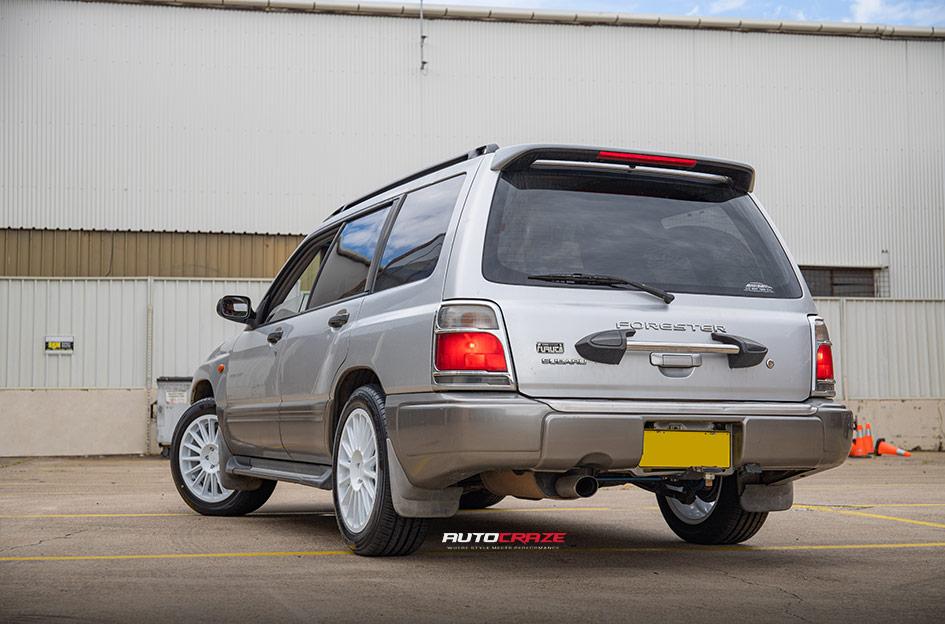 SUBARU FORESTER MR141 WHITE