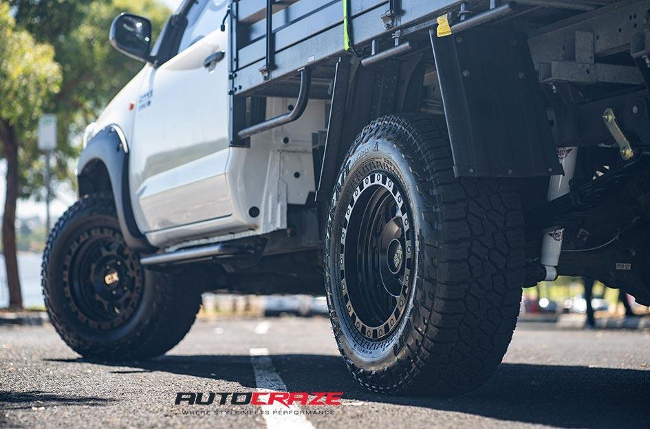 TOYOTA HILUX N70 4WD RG2 SATIN BLACK