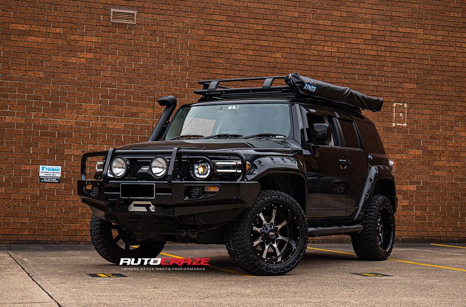TOYOTA FJ CRUISER MO970 GLOSS BLACK MACHINED FACE