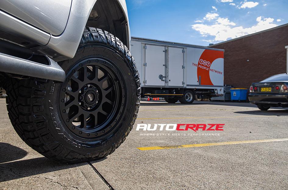 TOYOTA HILUX 4WD DETROIT MATTE BLACK