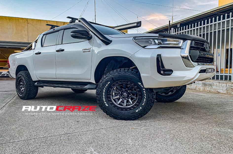 TOYOTA HILUX N80 4WD COVERT MATTE ANTHRACITE BLACK RING