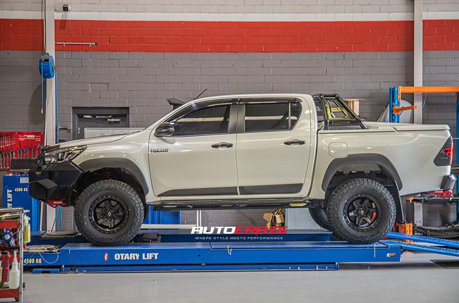 TOYOTA HILUX N80 RUGGED X KICKER MATTE BLACK