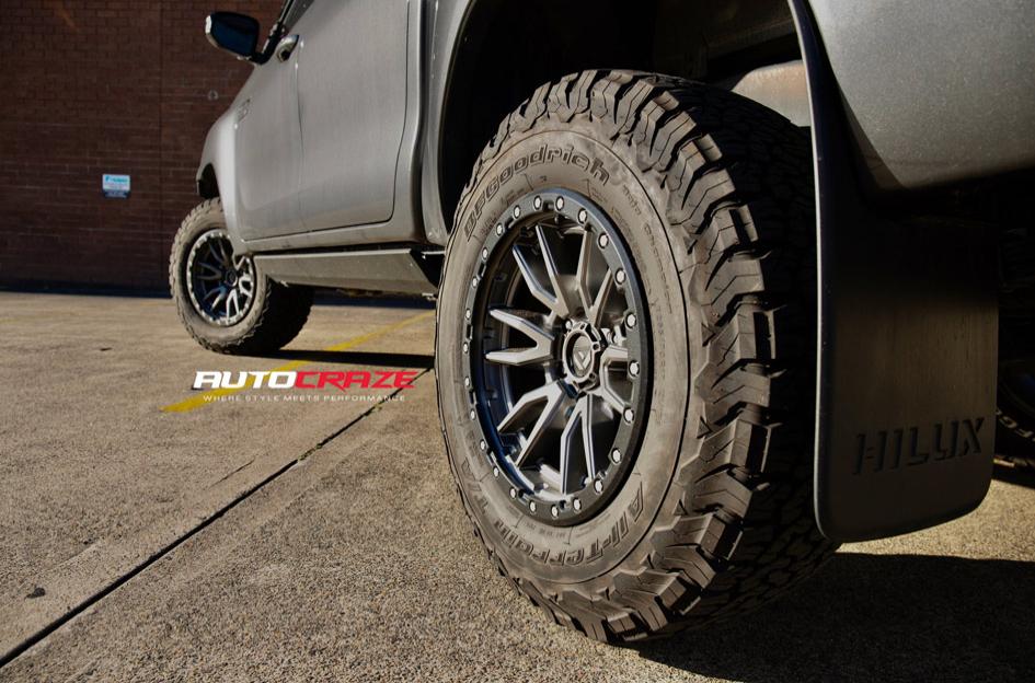 TOYOTA HILUX 4WD REBEL ANTHRACITE CENTER W BLACK LIP