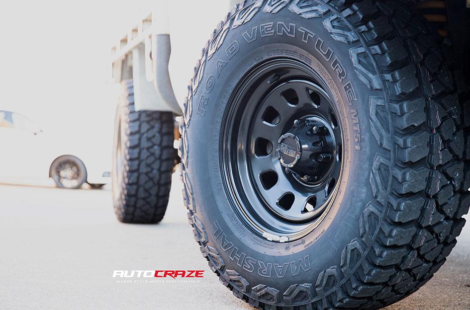 TOYOTA HILUX N70 4WD D HOLE BLACK