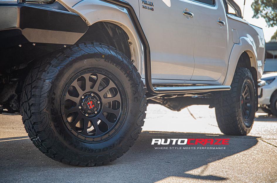 TOYOTA HILUX N70 4WD NOMAD VICTIM MATTE BLACK