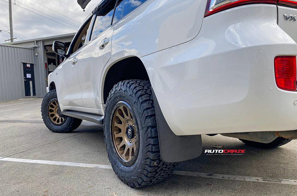 TOYOTA LANDCRUISER VECTOR MATTE BRONZE BLACK LIP