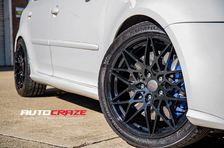 VOLKSWAGEN-GOLF-ZR1-GLOSS-BLACK