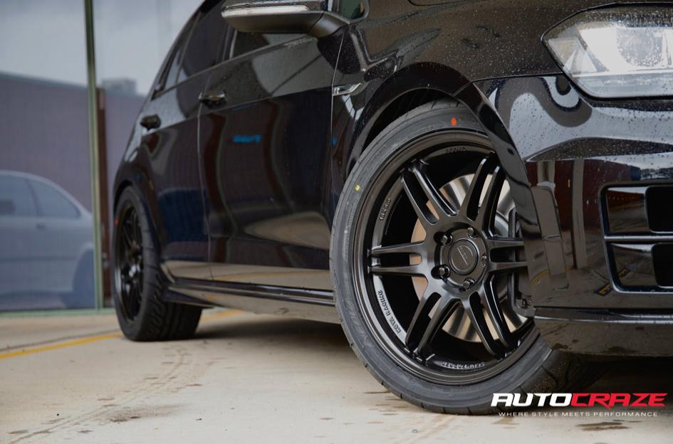 VOLKSWAGEN GOLF SF01 SATIN BLACK