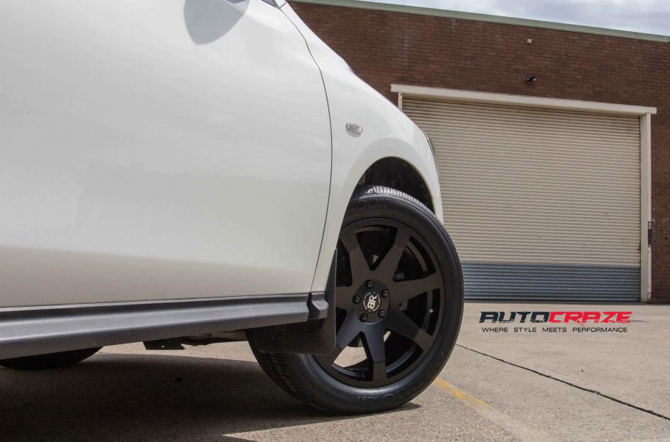 NISSAN PATHFINDER MOZAMBIQUE MATTE BLACK