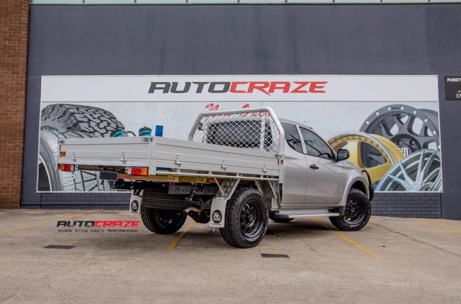 MITSUBISHI TRITON TERRAIN MATTE BLACK