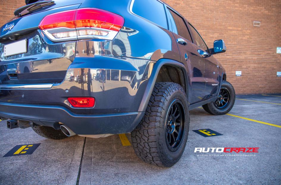 JEEP-GRAND-CHEROKEE-RG3-SATIN-BLACK
