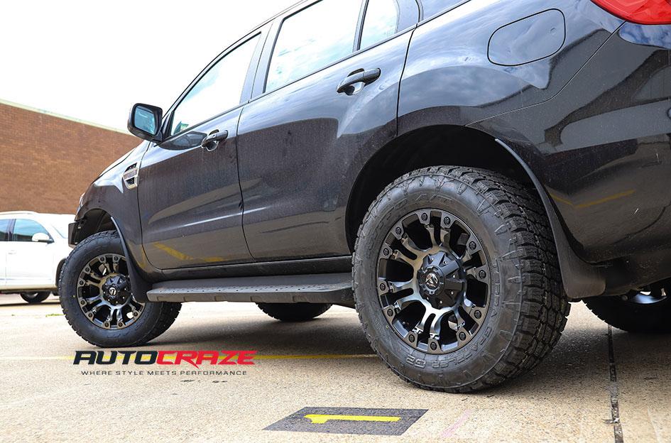 FORD EVEREST VAPOR BLACK MACHINED WITH DARK TINT