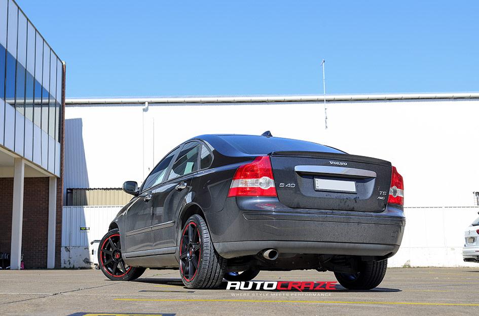 VOLVO S40 MR142 SATIN BLACK W  RED STRIPE