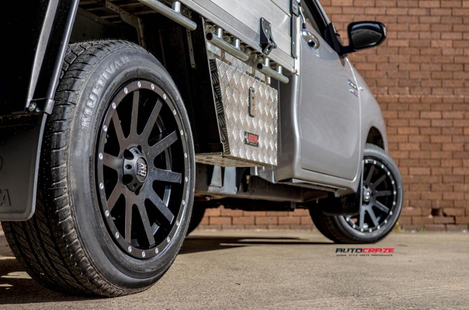 TOYOTA HILUX N70 4WD HEIST SATIN BLACK