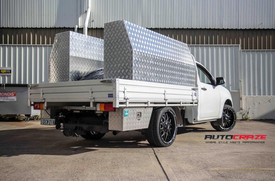 ISUZU DMAX GD02 MATTE BLACK MILLED ACCENTS