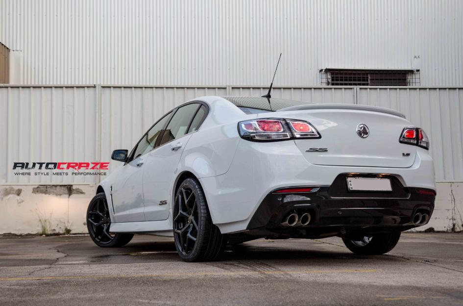 HOLDEN-COMMODORE-DOMINATE-MATTE-BLACK