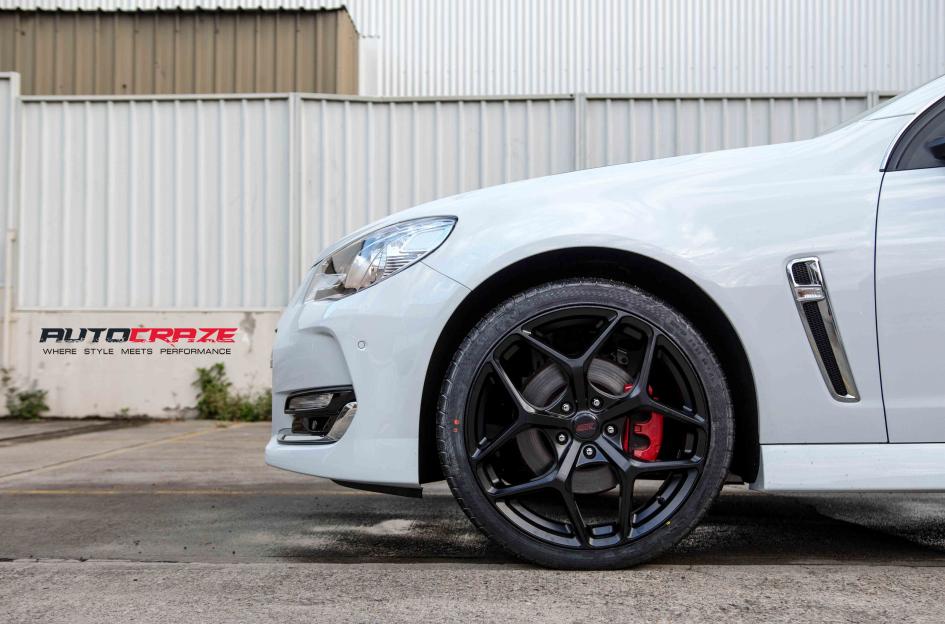 HOLDEN-COMMODORE-DOMINATE-MATTE-BLACK