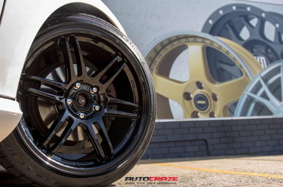 VOLKSWAGEN GOLF SF01 SATIN BLACK