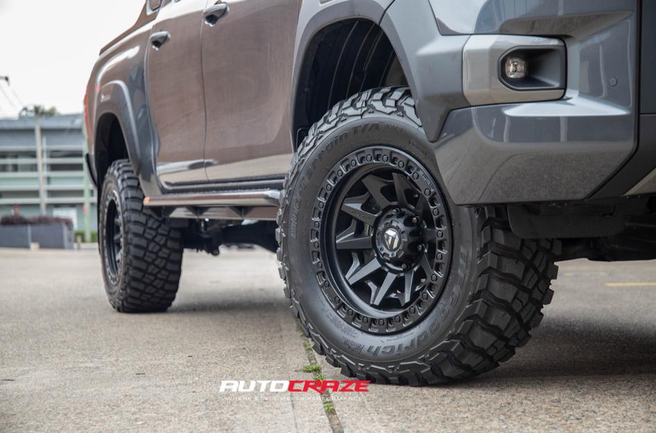 TOYOTA HILUX N80 4WD COVERT MATTE BLACK