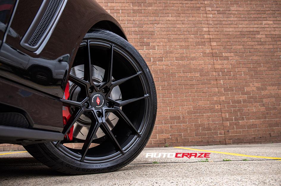 HOLDEN-COMMODORE-HSV-CLUBSPORT-R8-IFG-39-BLACK