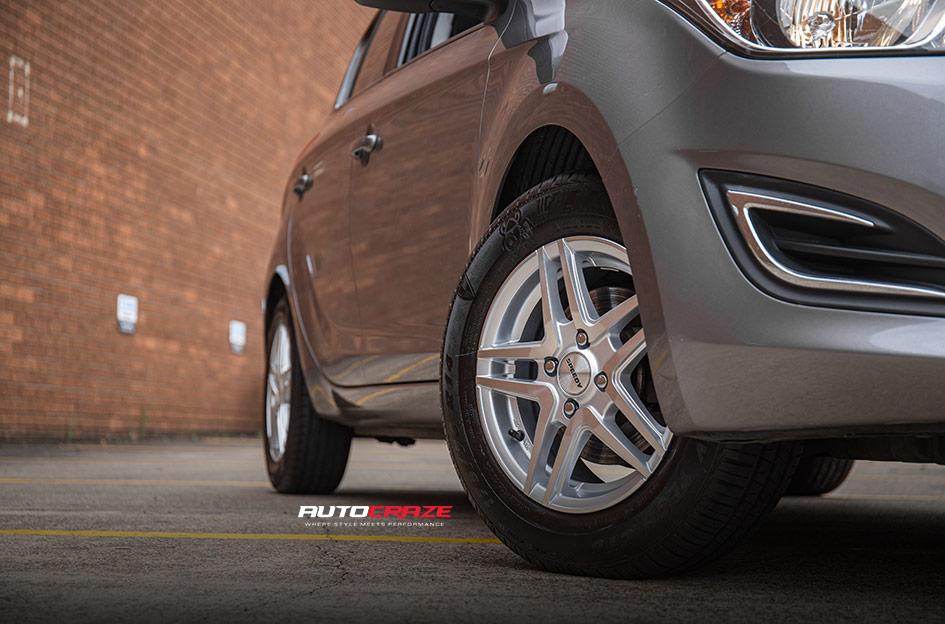 HYUNDAI I20 DECEIT SILVER MACHINED