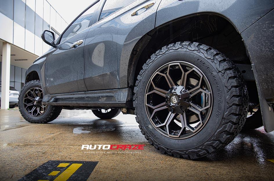 MITSUBISHI PAJERO SPORT REPLAY GLOSS BLACK MACHINED DARK TINT
