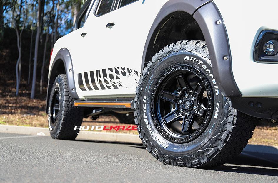 NISSAN NAVARA KICKER MATTE BLACK