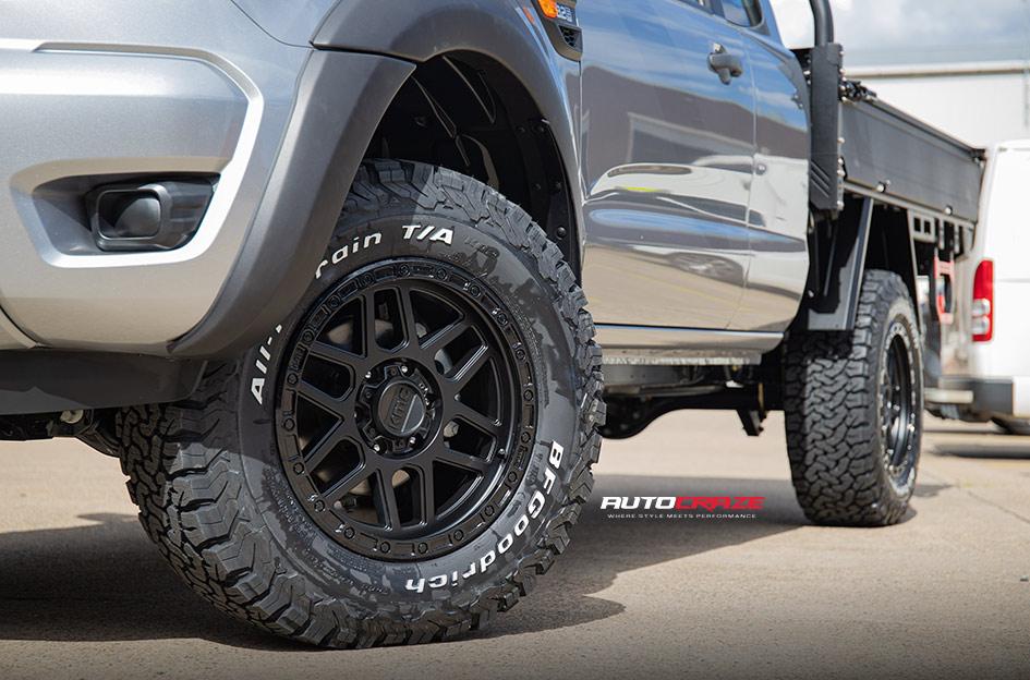 FORD RANGER KM544 MESA SATIN BLACK GLOSS BLACK LIP