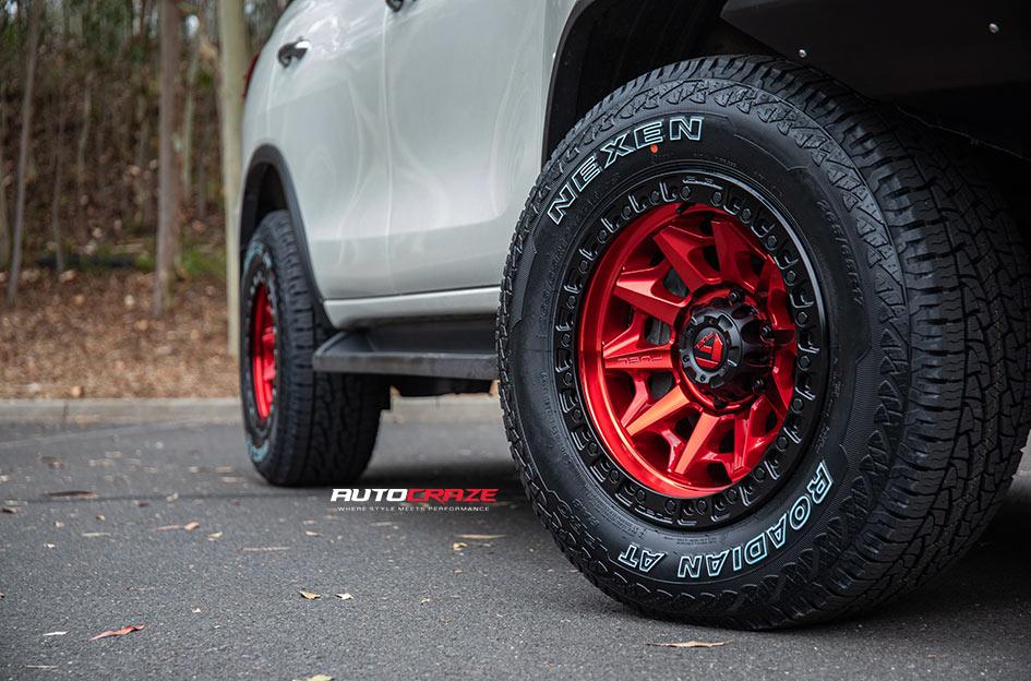 TOYOTA FORTUNER COVERT CANDY RED BLACK LIP