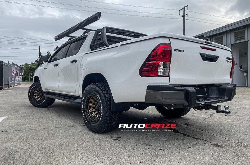 TOYOTA HILUX N80 4WD COVERT BRONZE BLACK LIP