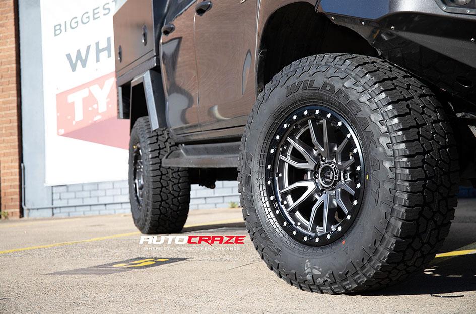 TOYOTA HILUX 4WD REBEL ANTHRACITE CENTER W BLACK LIP
