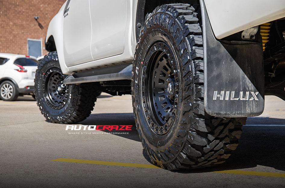 TOYOTA HILUX N80 4WD ZEPHYR MATTE BLACK