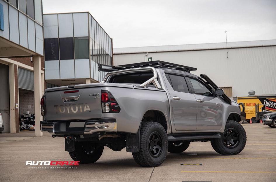 TOYOTA HILUX N80 4WD SIX MATTE BLACK