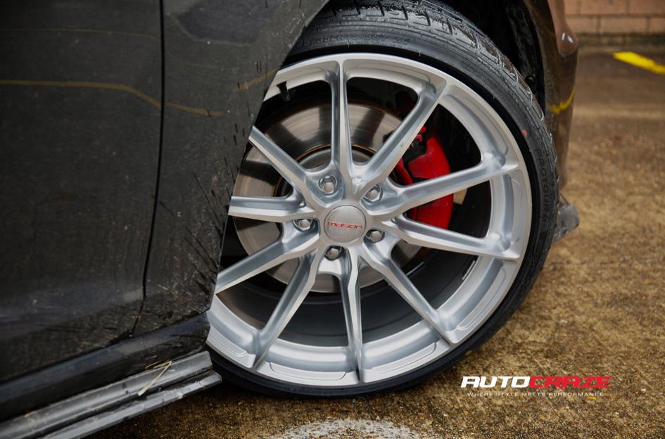 VOLKSWAGEN GOLF ZR6 POLISHED SILVER