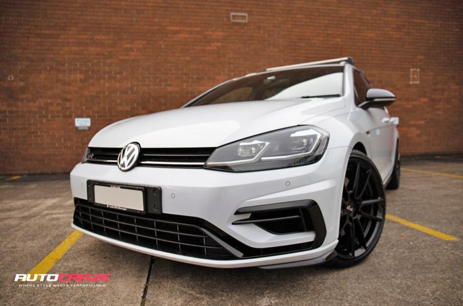 VOLKSWAGEN-GOLF-VOSSO-SATIN-BLACK