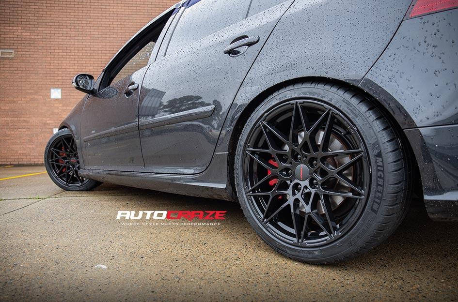 VOLKSWAGEN-GOLF-ZR1-GLOSS-BLACK