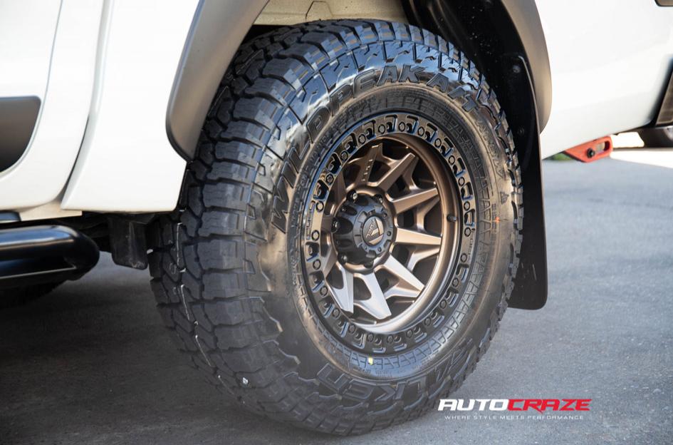 TOYOTA HILUX N80 RUGGED X COVERT BRONZE BLACK LIP