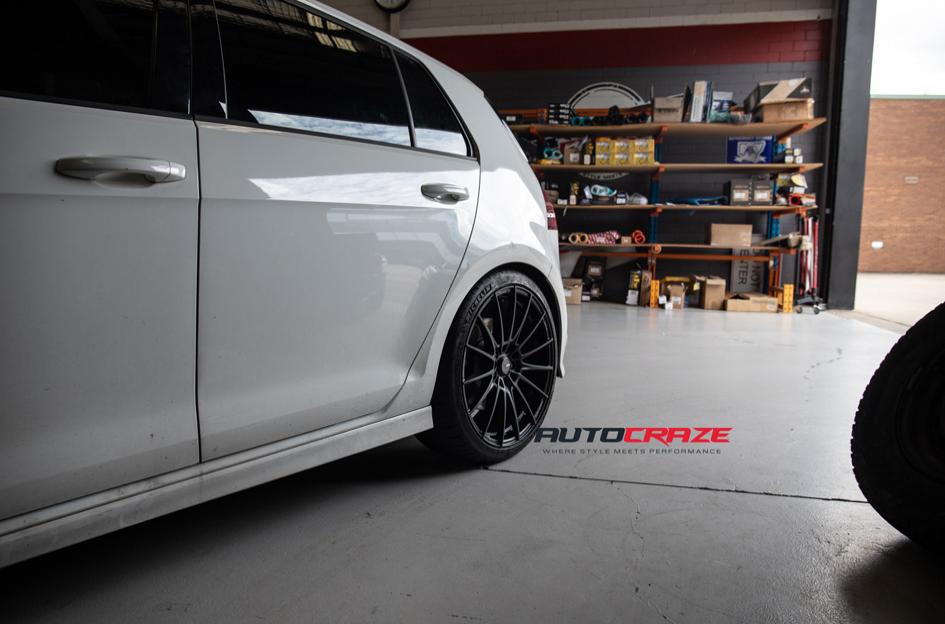 VOLKSWAGEN GOLF FC01 MATTE BLACK