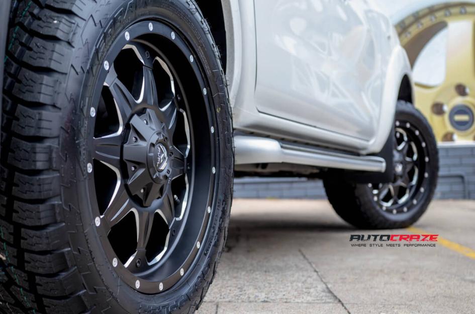 NISSAN NAVARA BOOST GLOSS BLACK MILLED ACCENTS