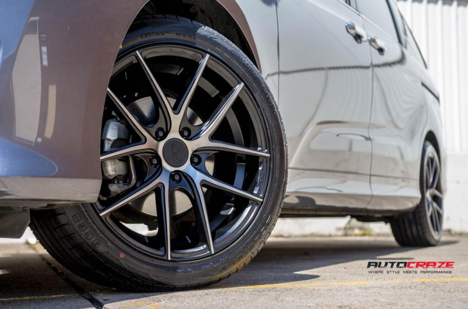 HONDA-ODYSSEY-TARGA-BLACK---MACHINED-WITH-DOUBLE-DARK-TINT
