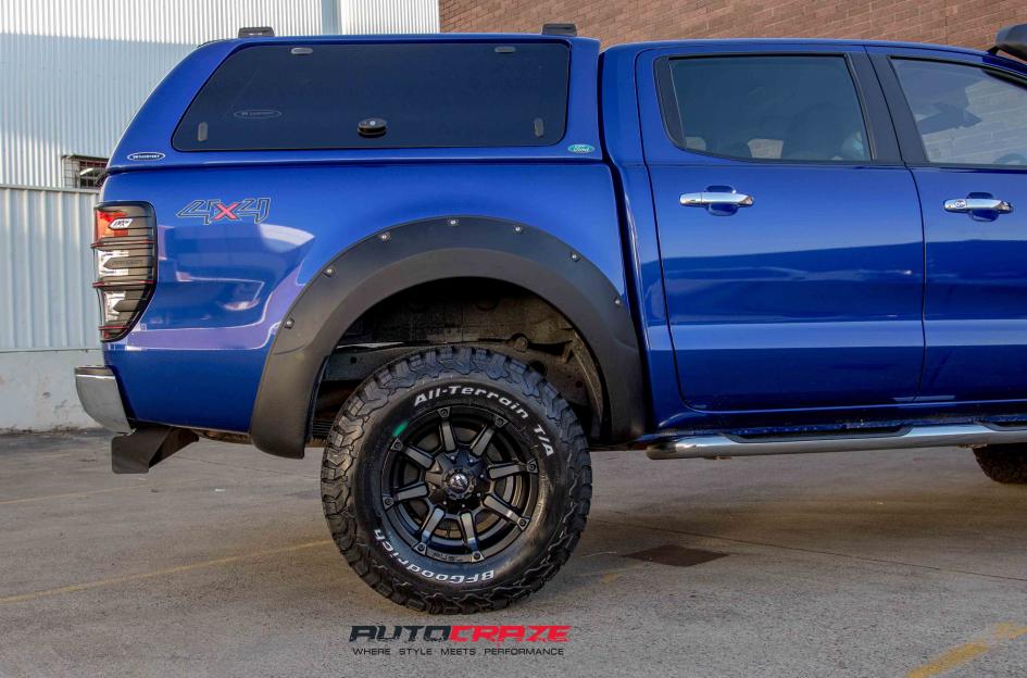 FORD RANGER COUPLER BLACK MACHINED WITH DARK TINT