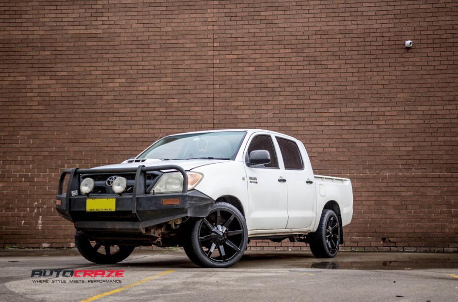 TOYOTA HILUX N70 4WD SLIDE GLOSS BLACK