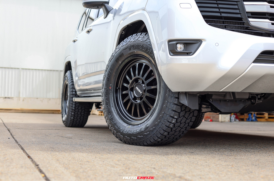 TOYOTA LAND CRUISER 300 ROH APOLLO MATTE BLACK