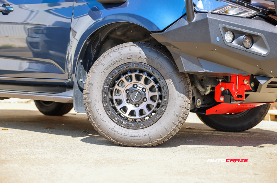 ISUZU MU-X ROH ASSAULT MATT BLACK GRAPHITE FACE