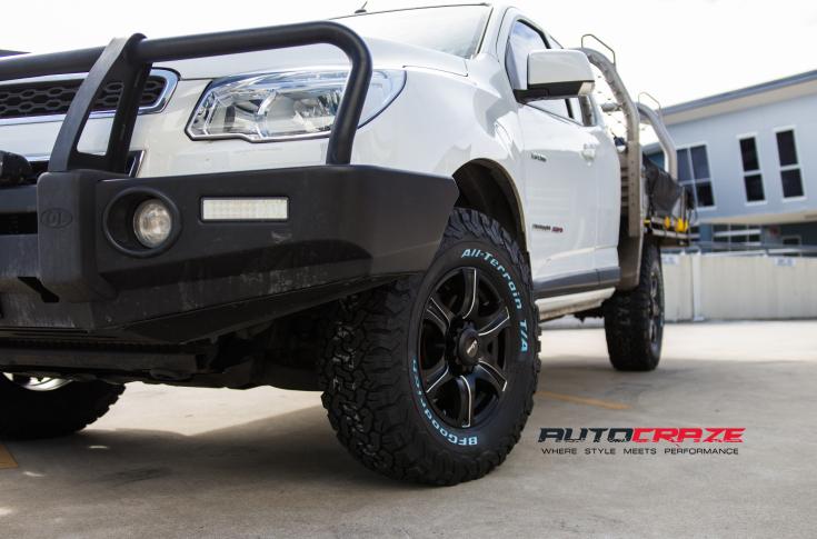 HOLDEN COLORADO REBEL SATIN BLACK PIPED