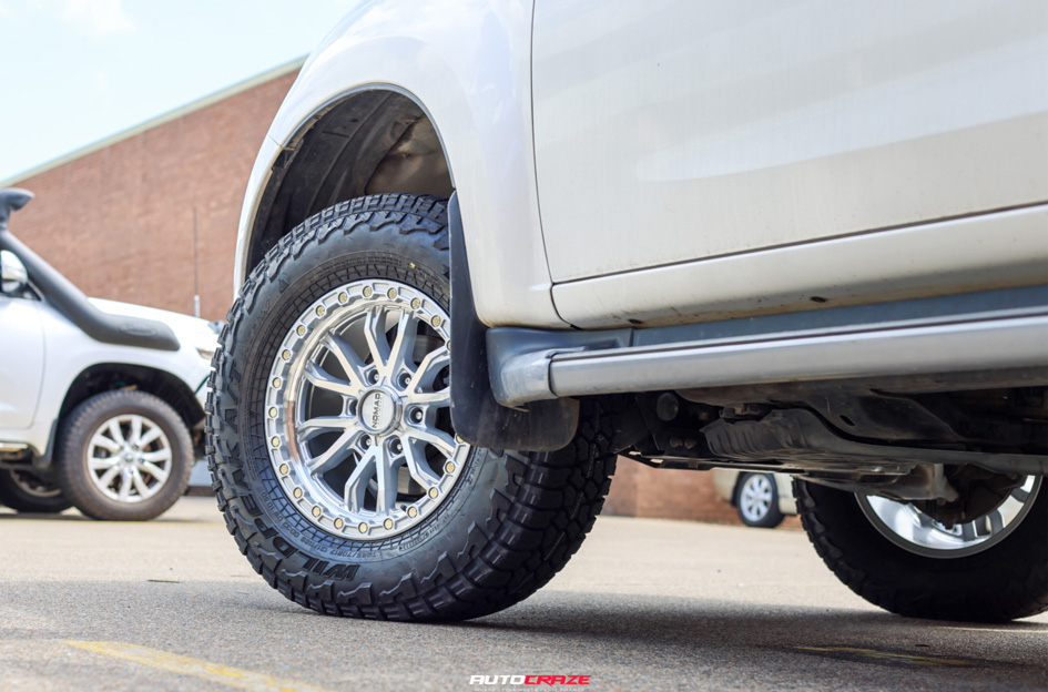 ISUZU MU-X NOMAD N133 SILVER MACHINED FACE