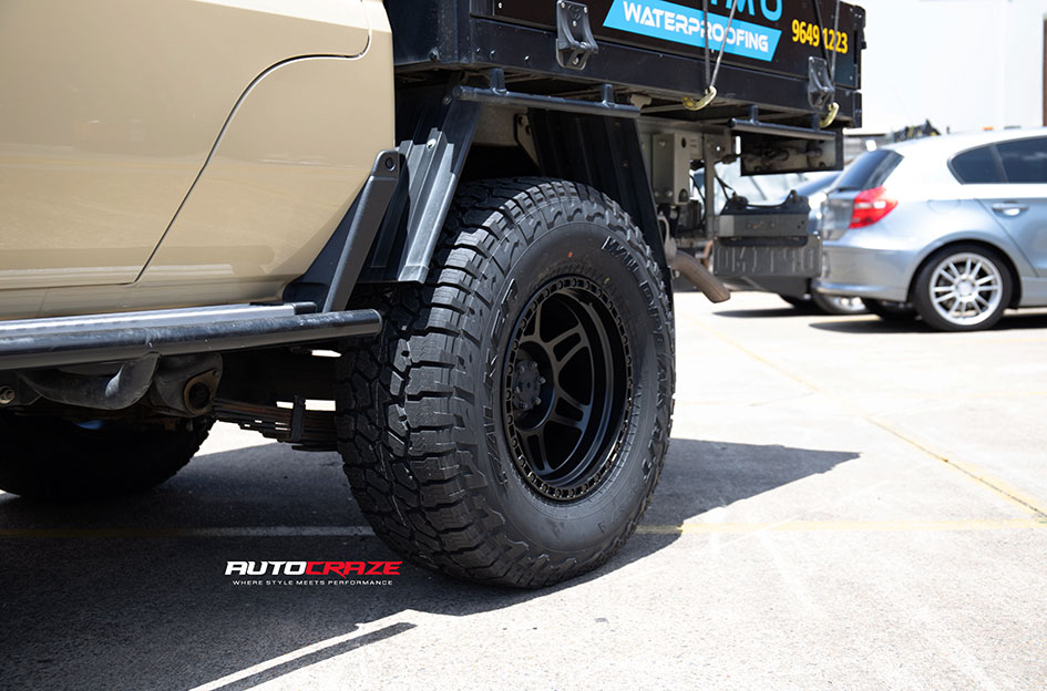 TOYOTA LANDCRUISER 70 SERIES KING KONG MATTE BLACK 