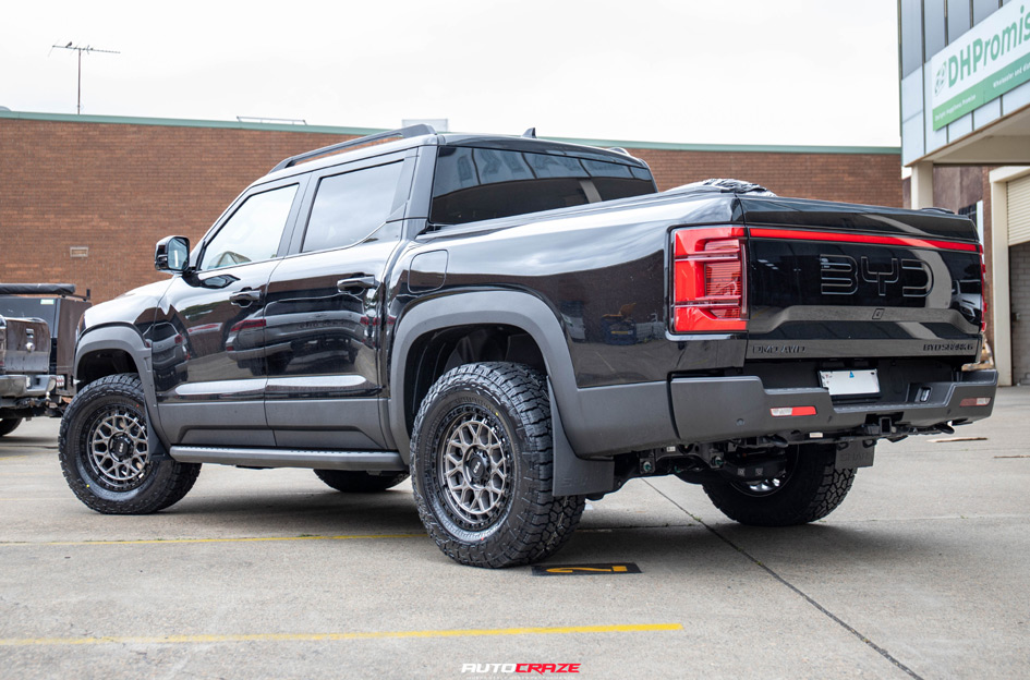 BYD SHARK CSA THUNDER CSA-X SATIN GRAPHITE BLACK LIP